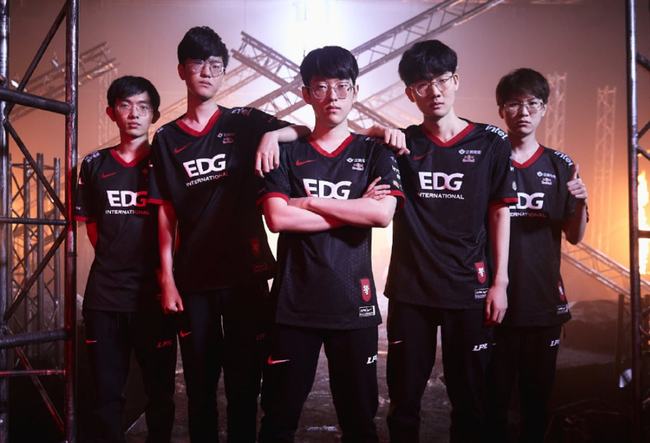 让球迷和高 让球迷和高