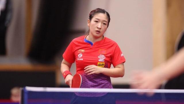 冰壶男队取 冰壶男队取